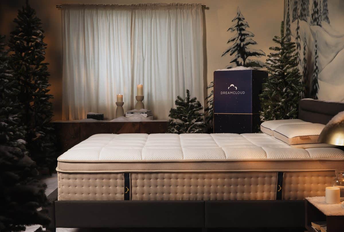 dreamcloud hybrid mattress in a box